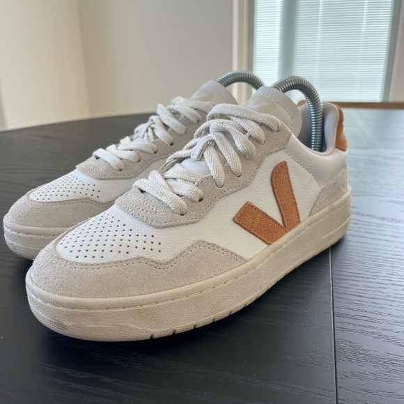 Veja v-90 - womens size 6 - Picture 2 of 3